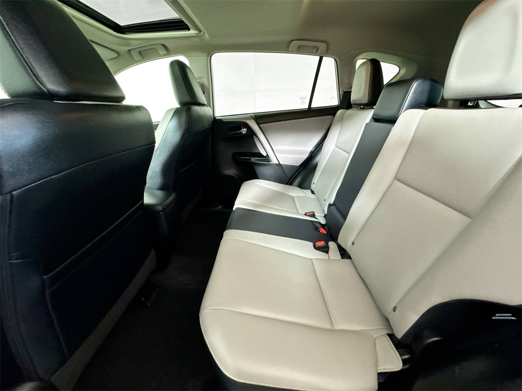 2017 Toyota RAV4 Limited photo 13