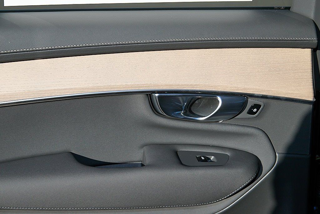 2026 VOLVO XC90 - Image 18