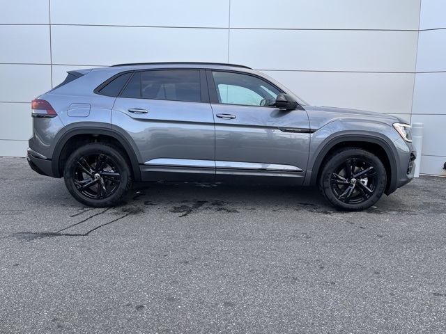2025 Volkswagen Atlas Cross Sport SEL R-Line photo 26
