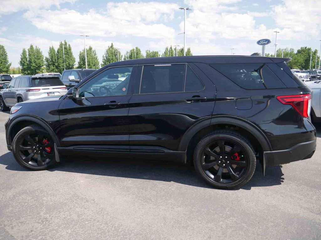 2022 Ford Explorer ST photo 16