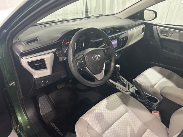 2016 Toyota Corolla LE photo 13
