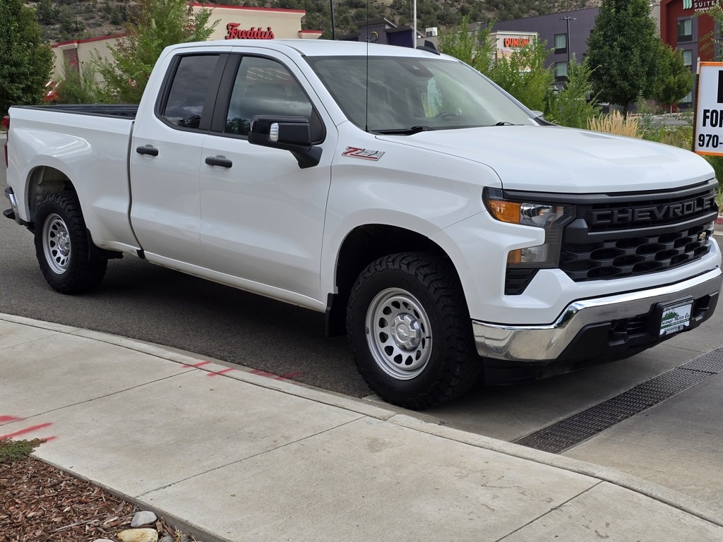 2023 Chevrolet Silverado 1500 photo 3
