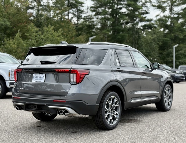 2025 Ford Explorer Platinum photo 4