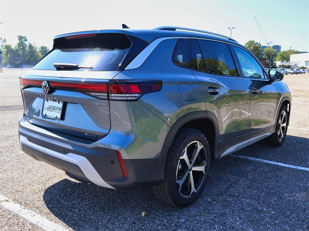 2025 Volkswagen Tiguan SE photo 2
