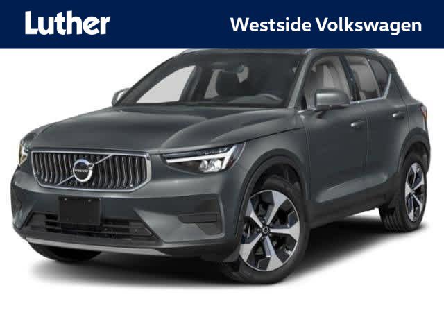 2025 Volvo XC40 Core's photo