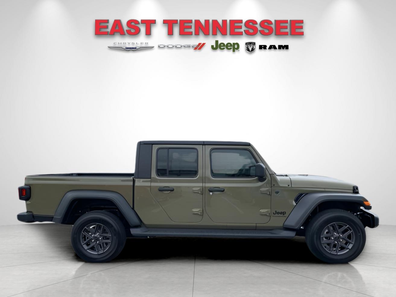 2025 Jeep Gladiator Sport S photo 2