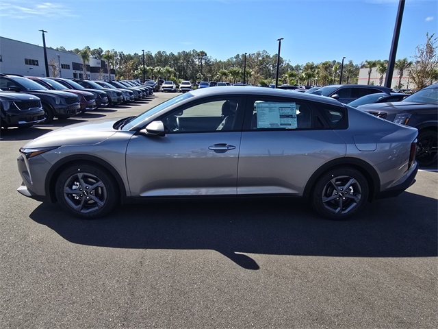 2025 Kia K4 LXS photo 3