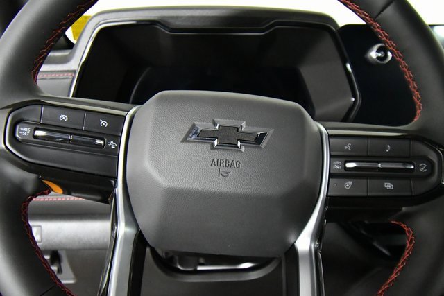 2025 Chevrolet Colorado Z71 photo 2