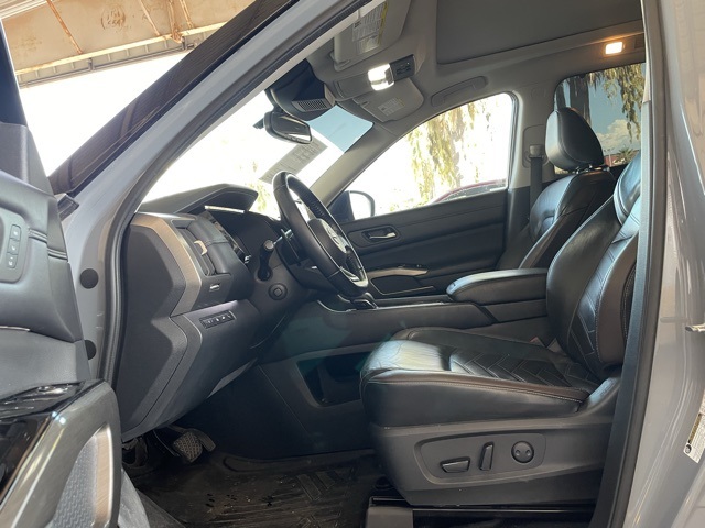 2022 Nissan Pathfinder Platinum photo 11