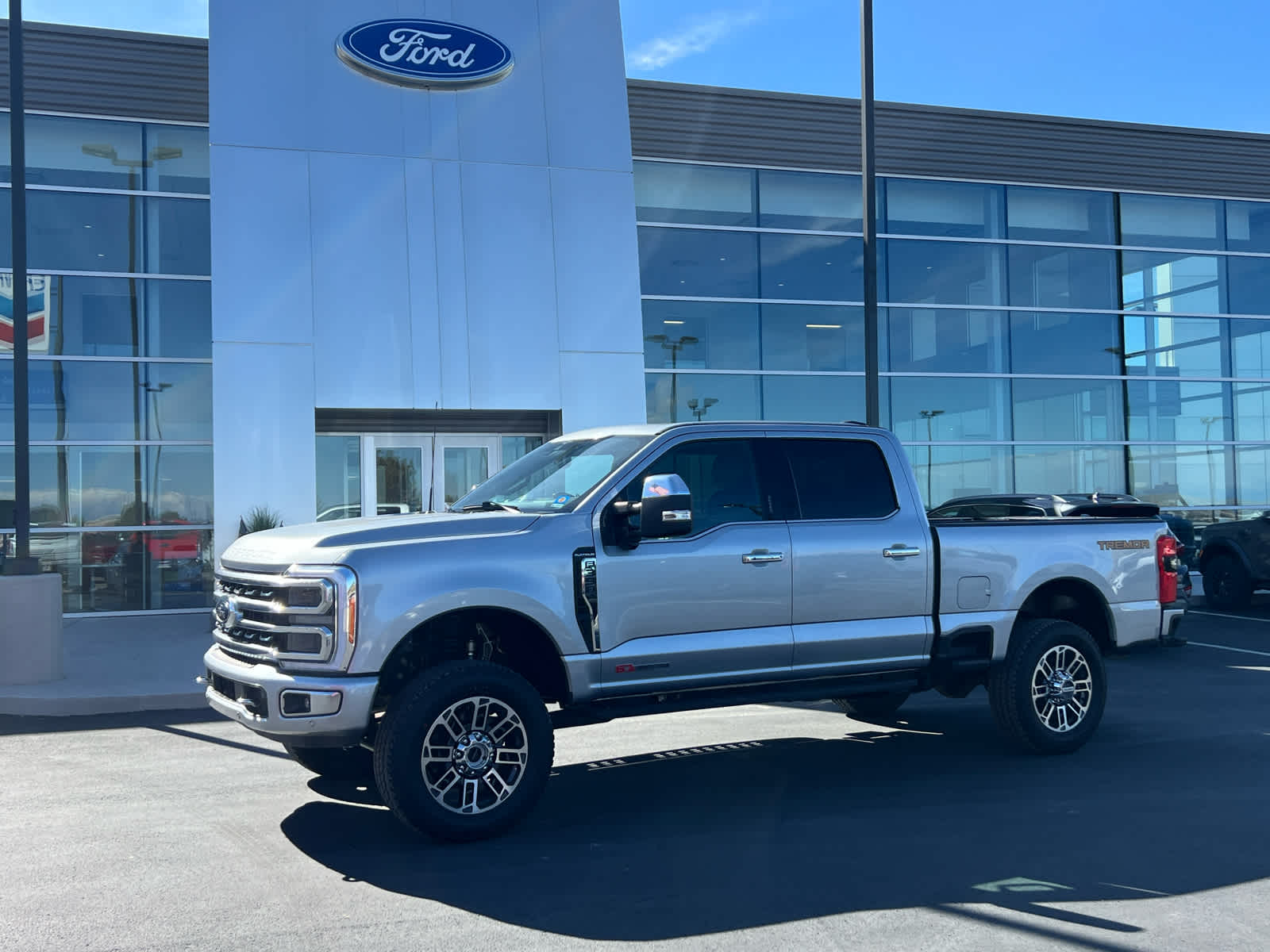 2023 Ford F-350 Super Duty Platinum's photo