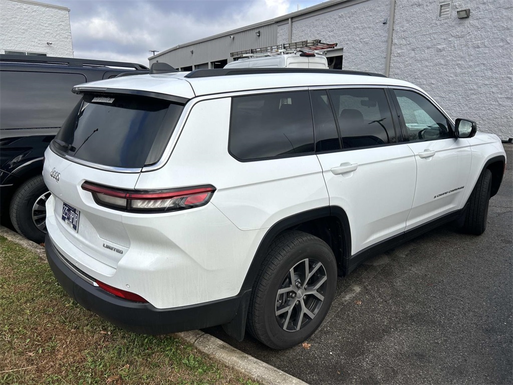 2025 Jeep Grand Cherokee Limited photo 3