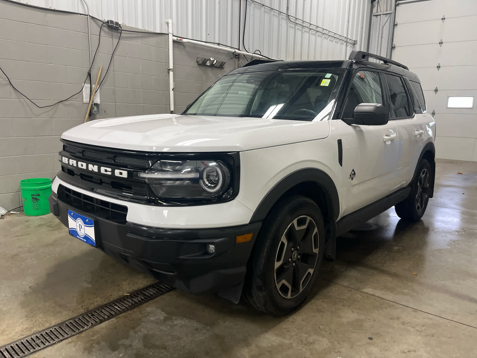 2022 Ford Bronco Sport Outer Banks photo 2