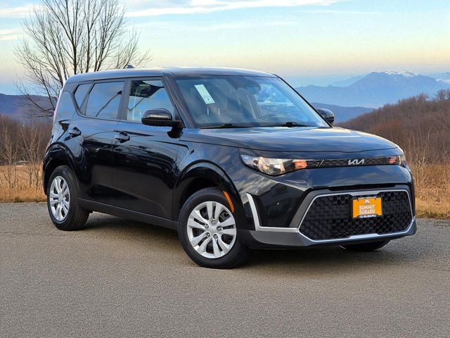 2023 Kia Soul LX photo 2