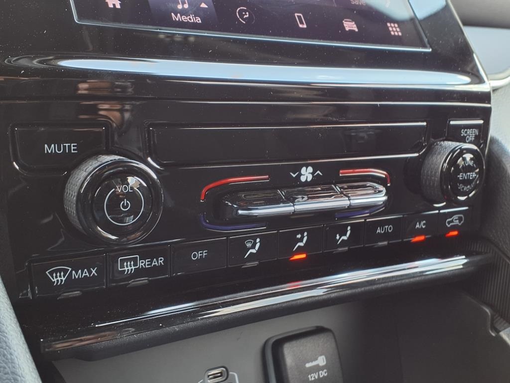 2025 Jeep Grand Cherokee Laredo X photo 16
