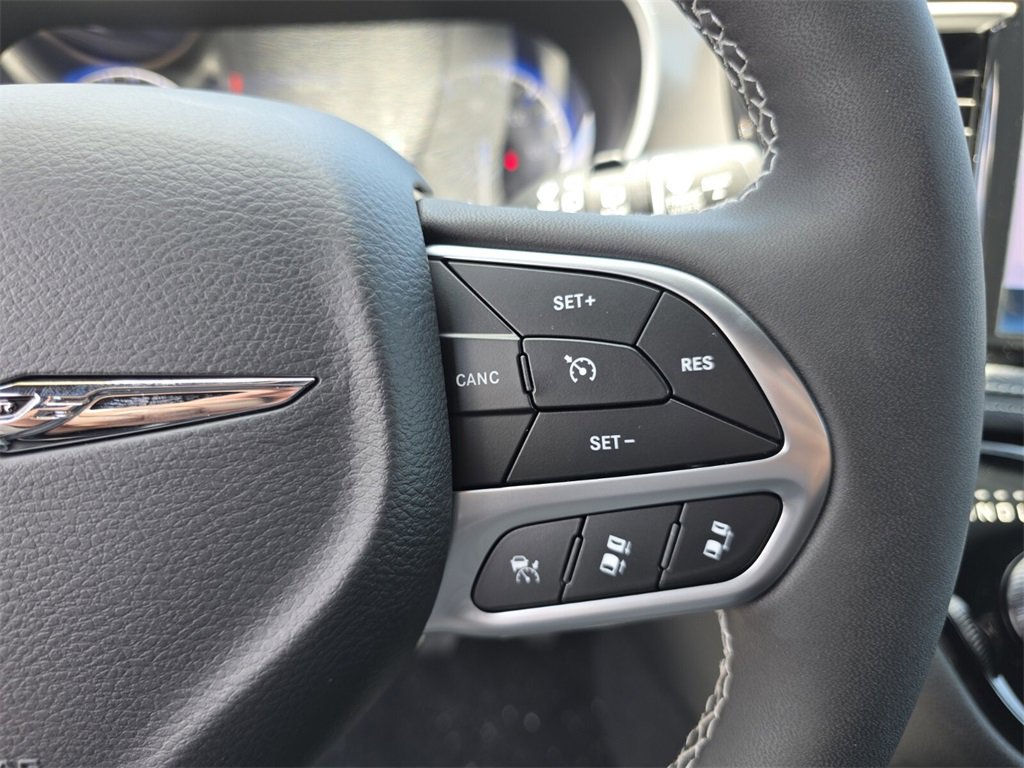2025 Chrysler Pacifica photo 19