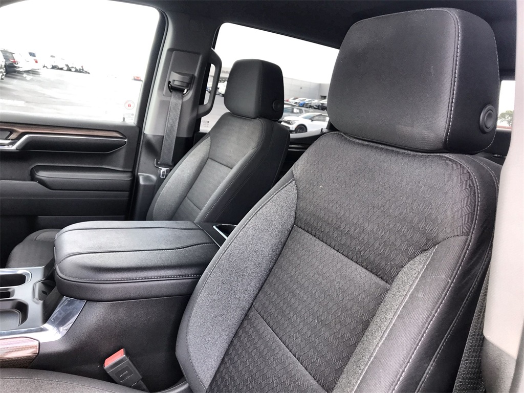 2024 Chevrolet Silverado 1500 RST photo 10