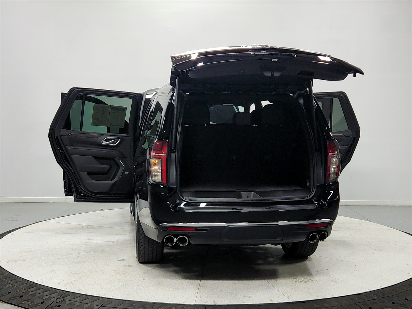 2022 Chevrolet Tahoe LT photo 9