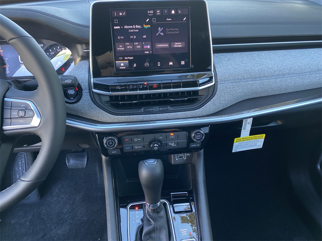 2025 Jeep Compass Latitude photo 13