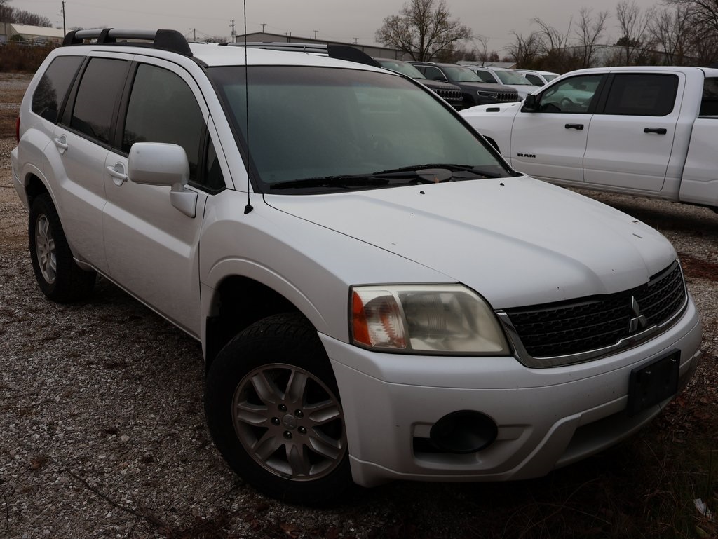 2011 Mitsubishi Endeavor LS photo 2