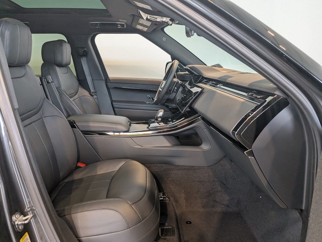 2025 Land Rover Range Rover Sport SE photo 27