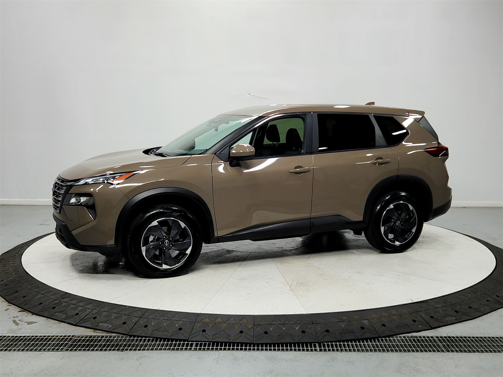 2024 Nissan Rogue SV photo 2