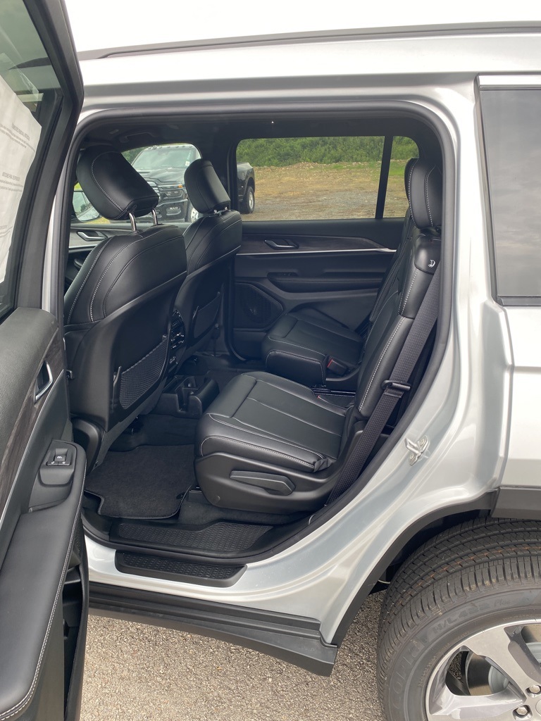 2025 Jeep Grand Cherokee Limited photo 15