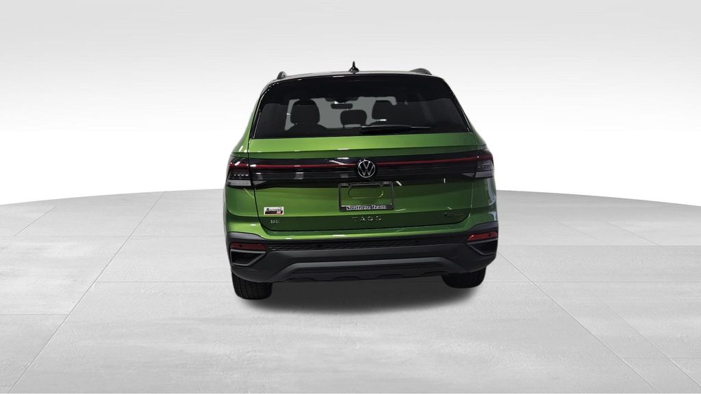 2025 Volkswagen Taos SE photo 4