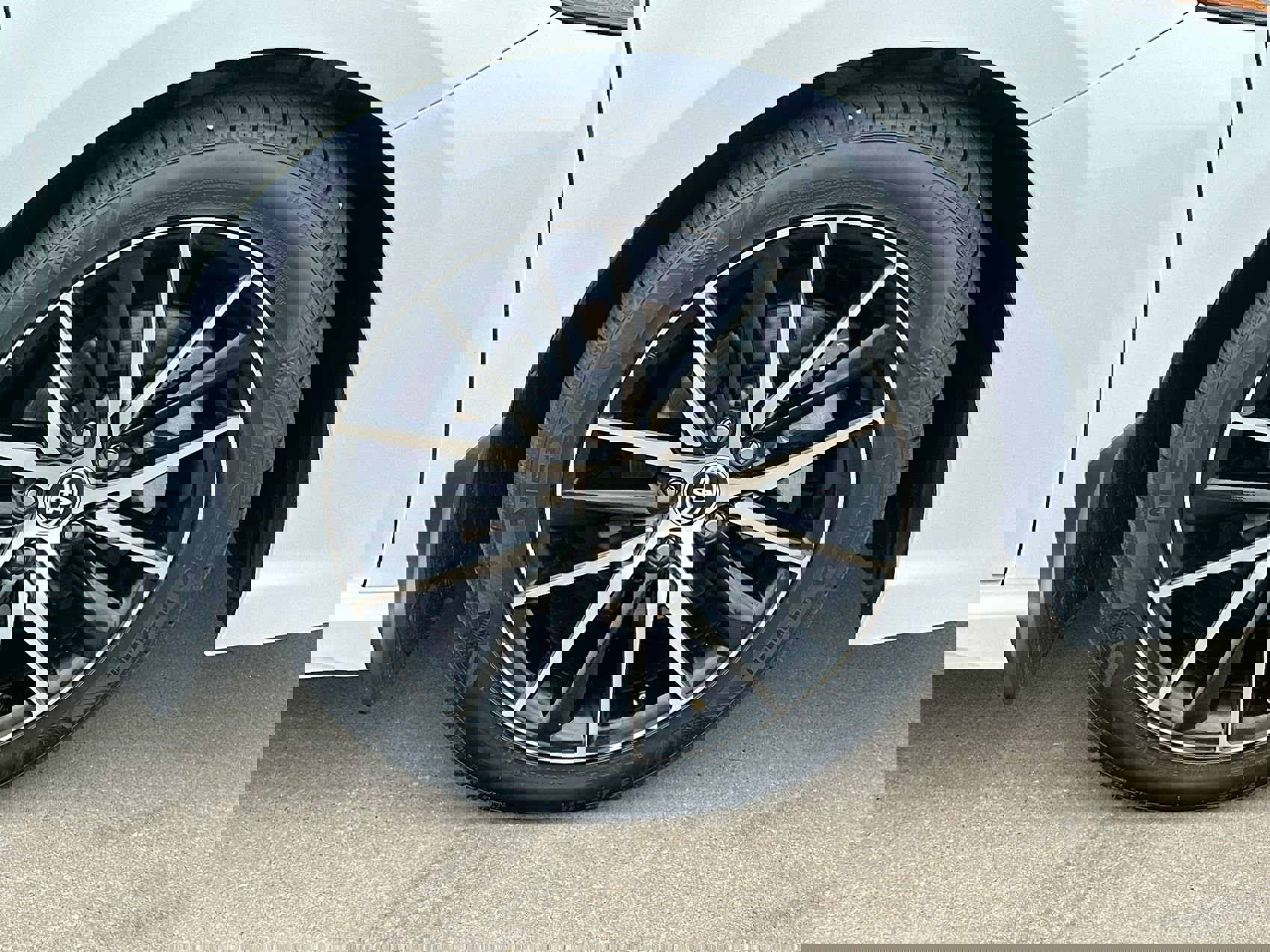 2023 Toyota Camry Hybrid SE photo 23