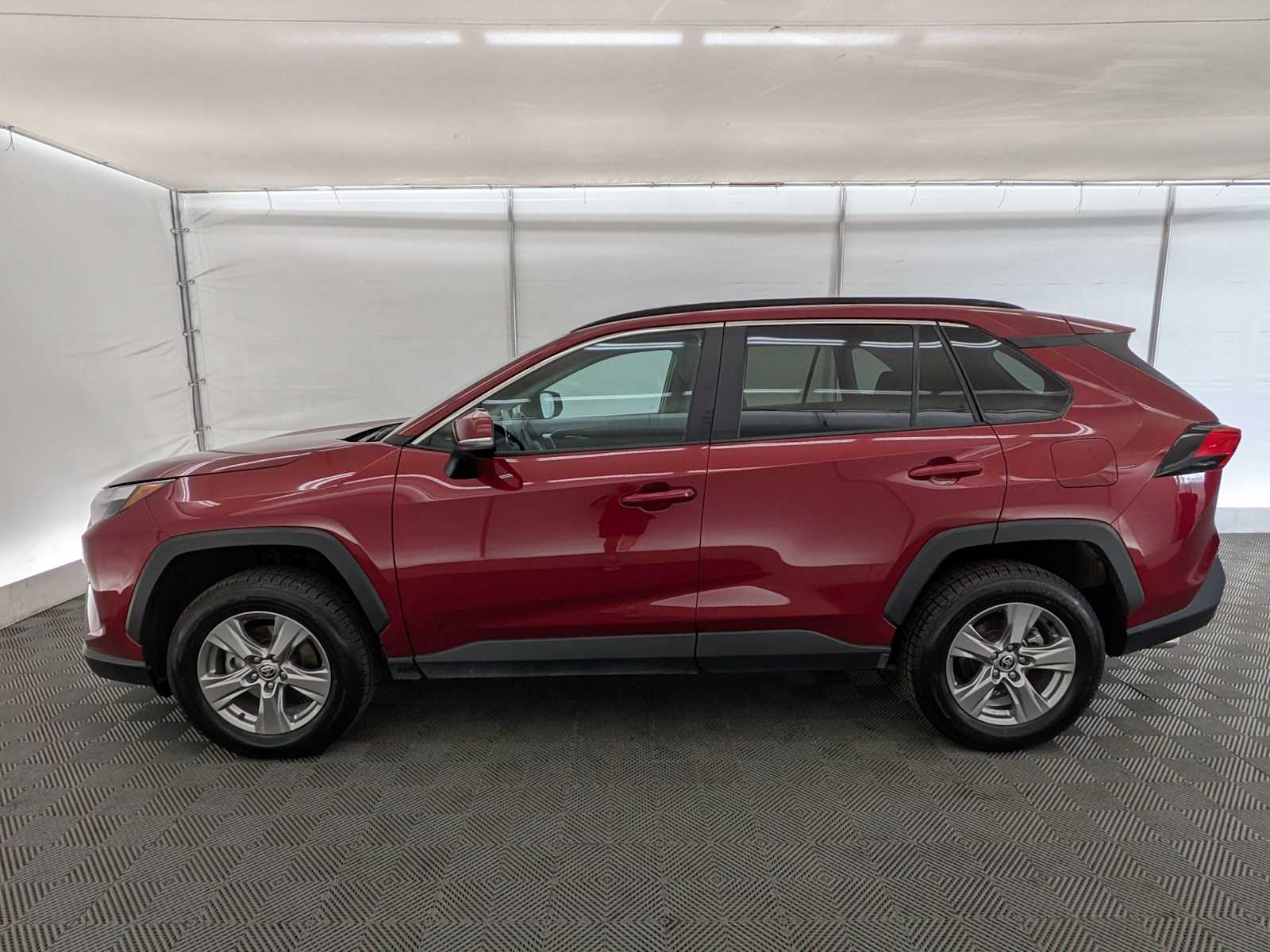 2024 Toyota RAV4 XLE photo 3