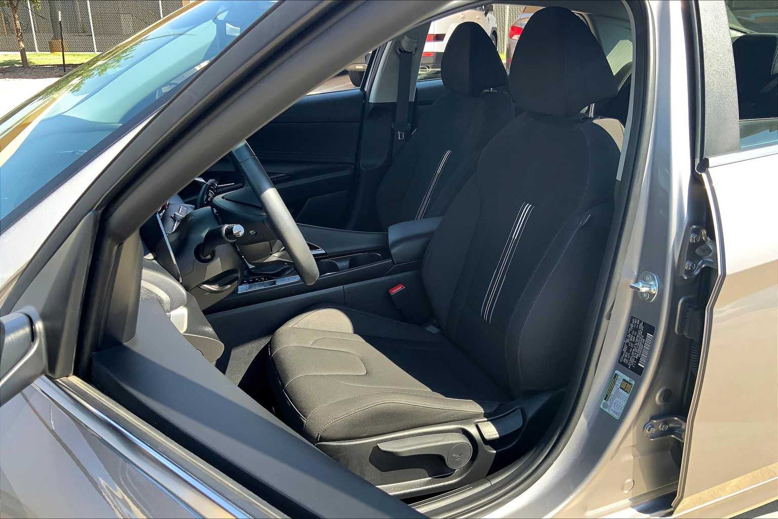 2025 Hyundai Elantra SEL Convenience photo 7