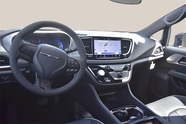 2025 Chrysler Pacifica Limited photo 11
