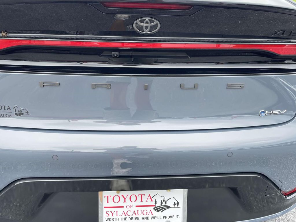 2025 Toyota Prius XLE photo 6