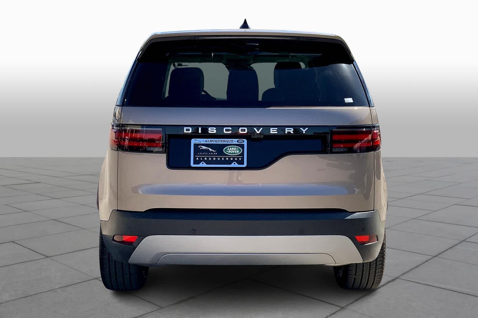 2025 Land Rover Discovery S photo 4
