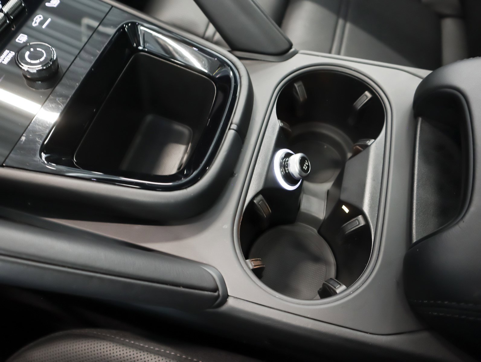 2024 Porsche Cayenne Coupe photo 16