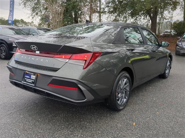 2025 Hyundai Elantra SEL Sport photo 5