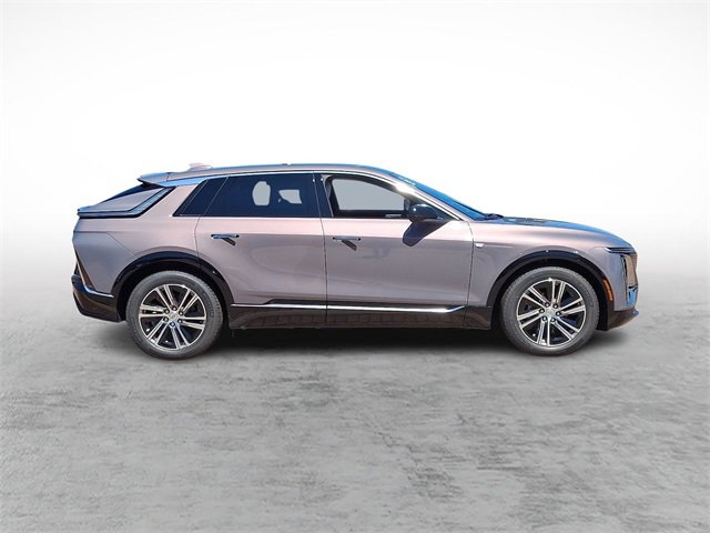 2025 Cadillac Lyriq Luxury photo 2