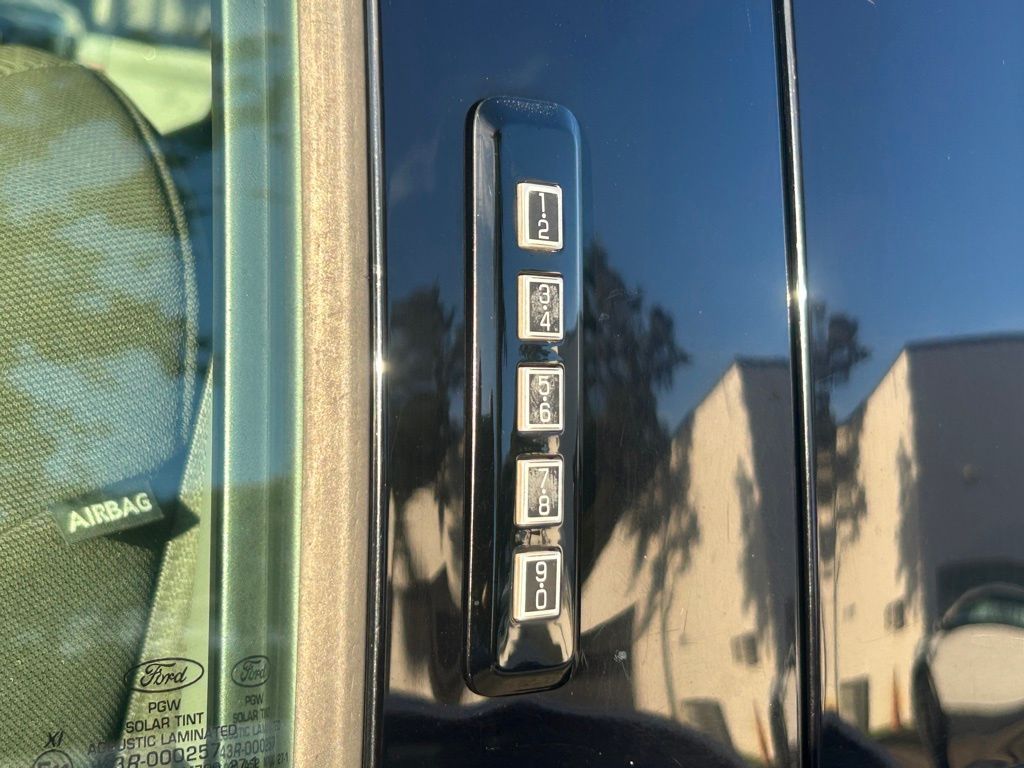 2017 Ford F-150 XLT photo 13