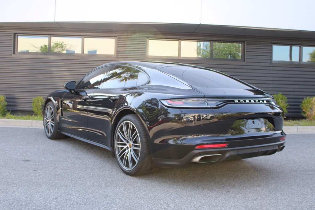 2023 Porsche Panamera E-Hybrid photo 3
