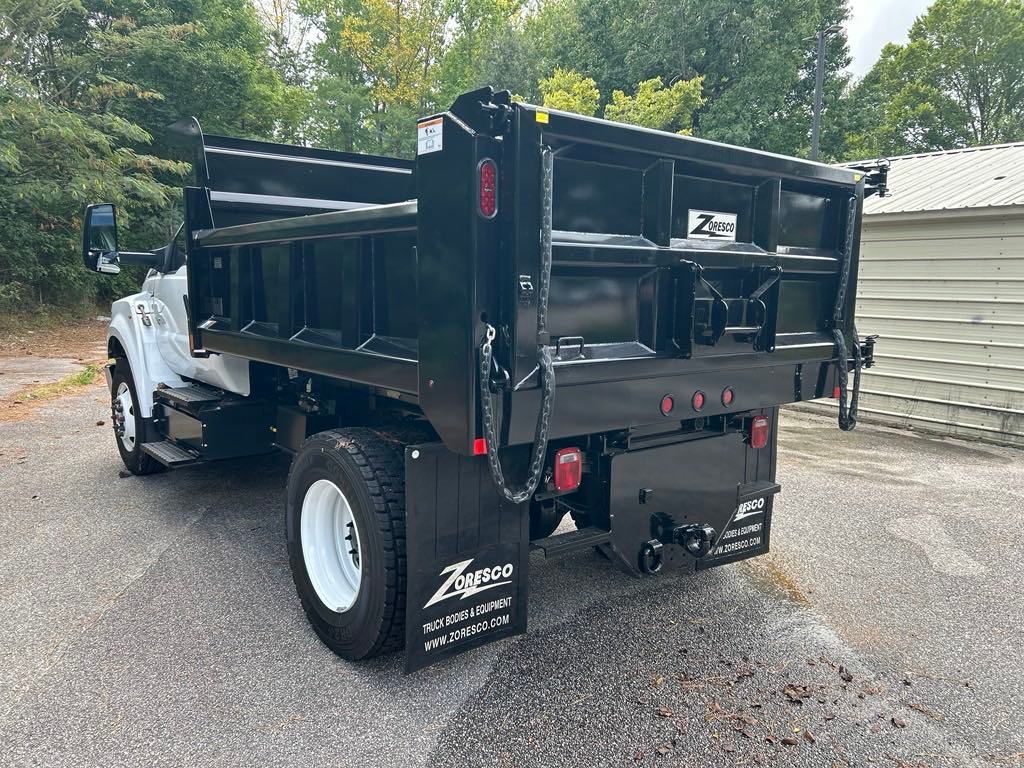 2025 Ford F-750 Base photo 3