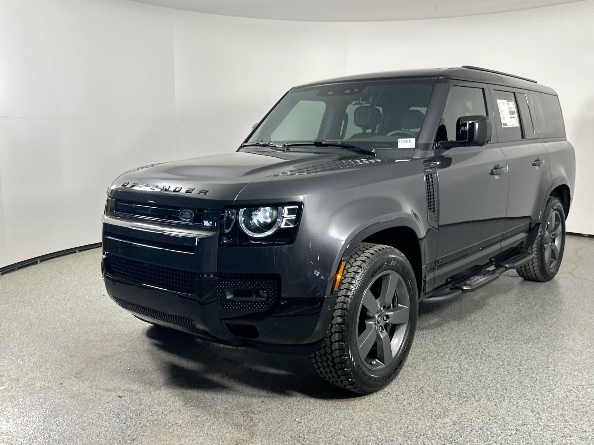 2025 Land Rover Defender V8