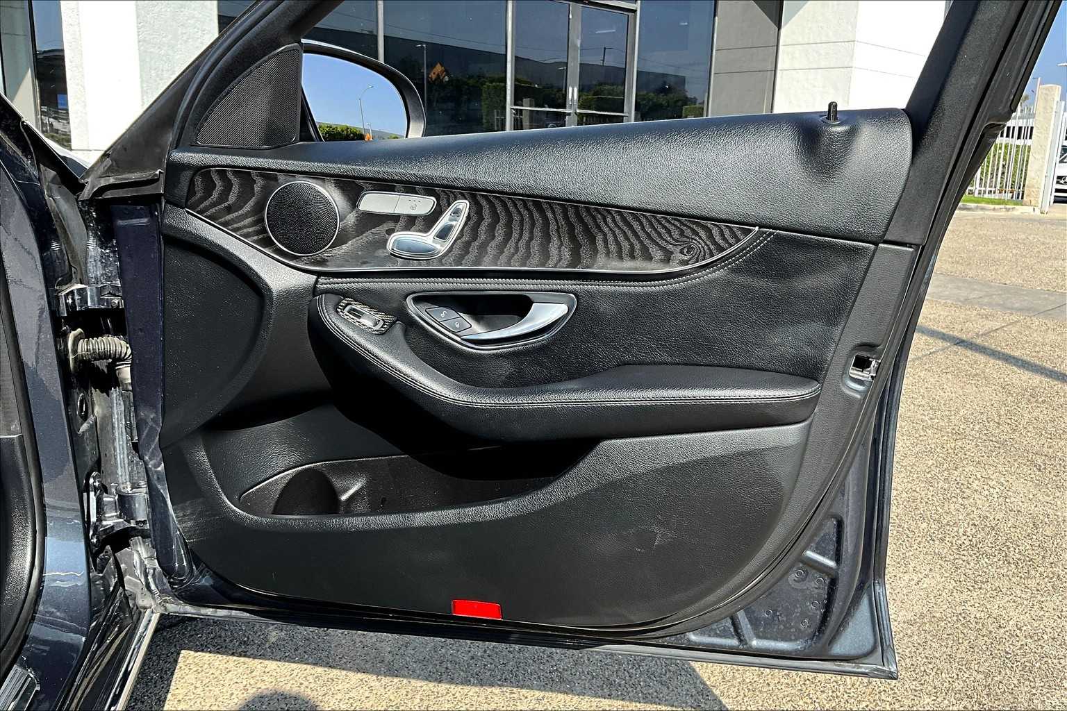 2015 Mercedes Benz C 300 photo 21
