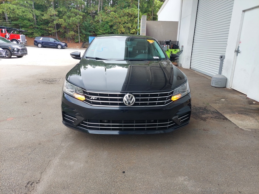 2018 Volkswagen Passat 2.0T R-Line photo 2