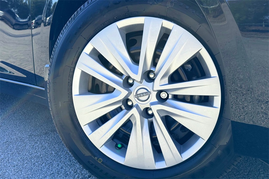 2025 Nissan Sentra S photo 2