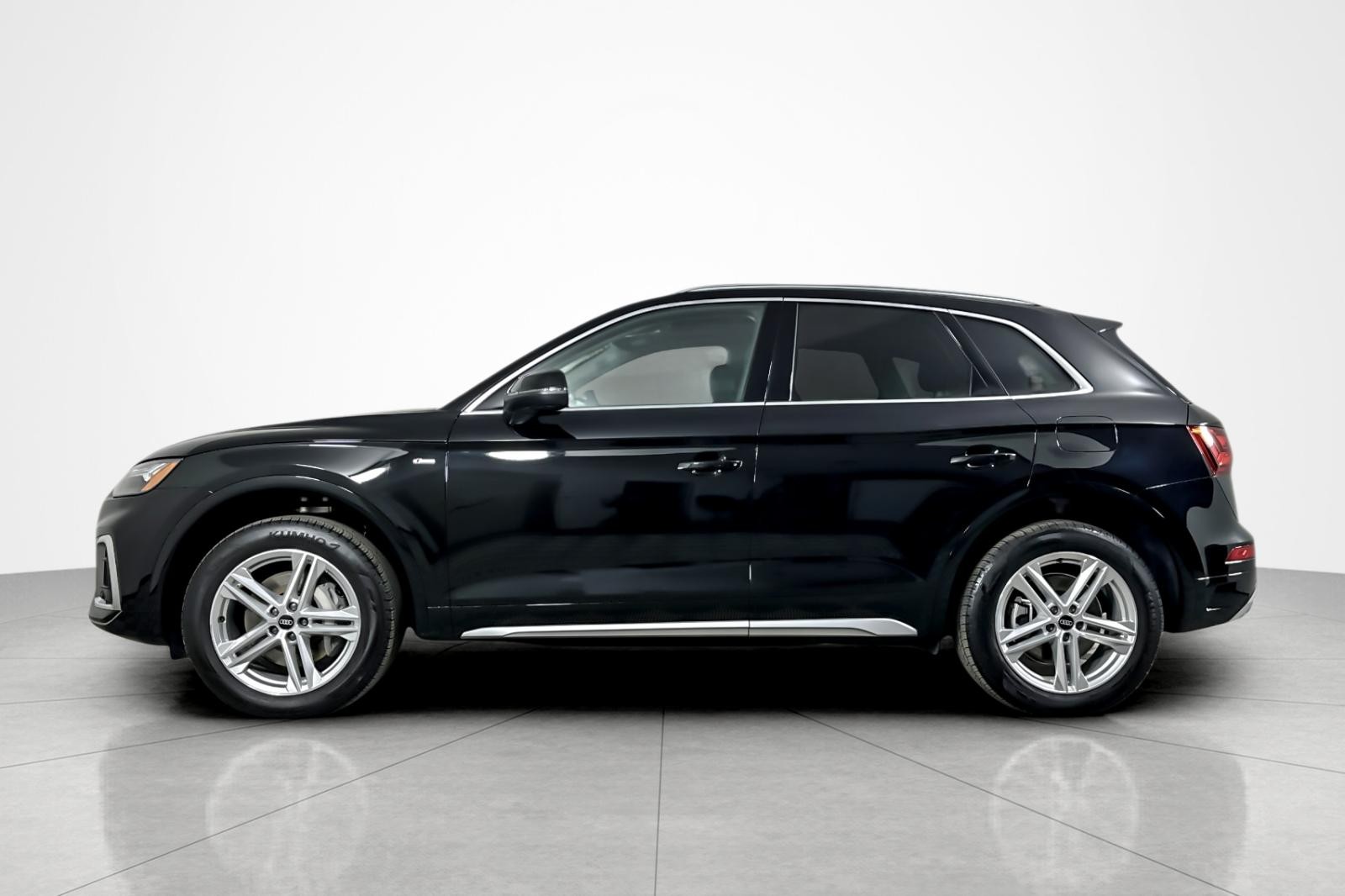 2024 Audi Q5 S line Premium Plus photo 2