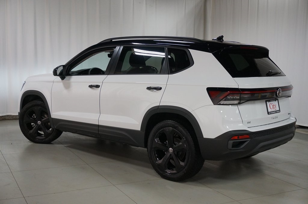 2025 Volkswagen Taos SE photo 3