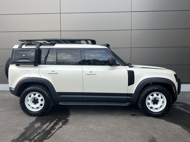 2024 Land Rover Defender 110 S photo 13