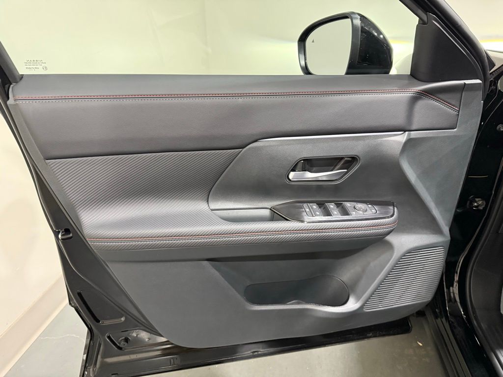 2026 Nissan Kicks SR photo 11