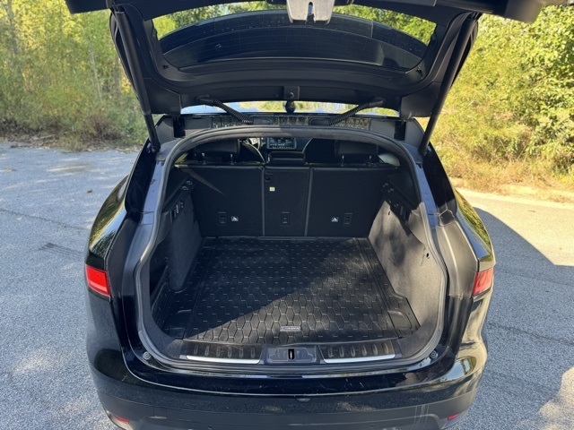 2019 Jaguar F-PACE Premium photo 7