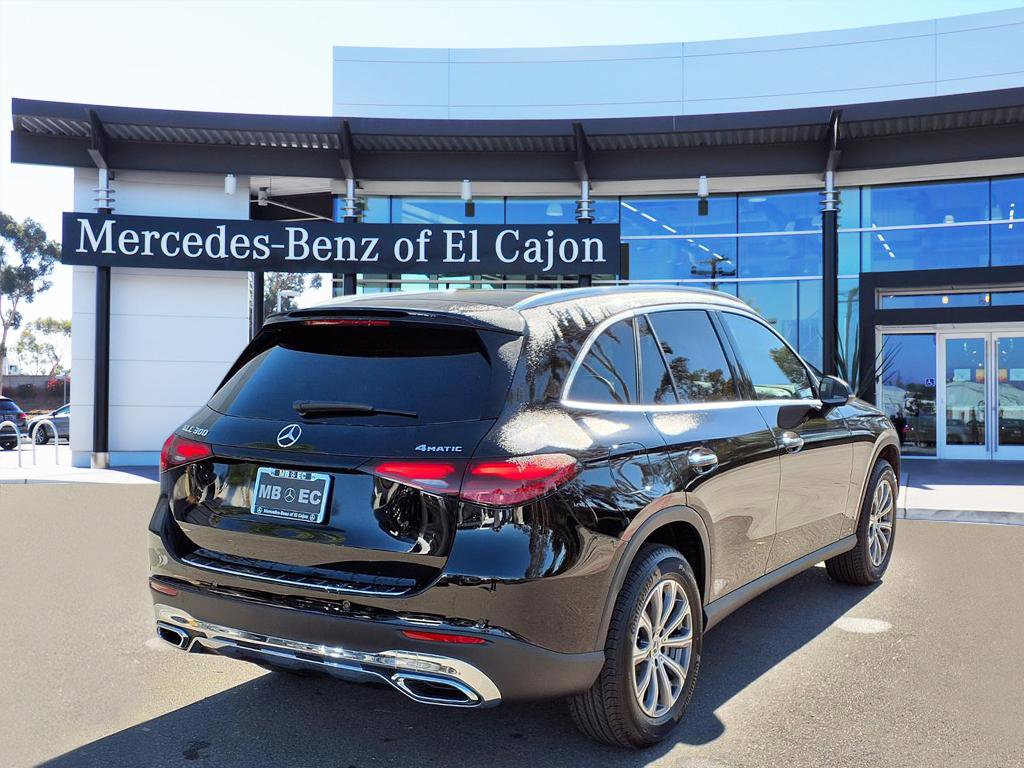 2026 Mercedes Benz GLC 300 4MATIC photo 3