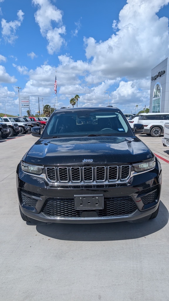 2023 Jeep Grand Cherokee Laredo photo 3